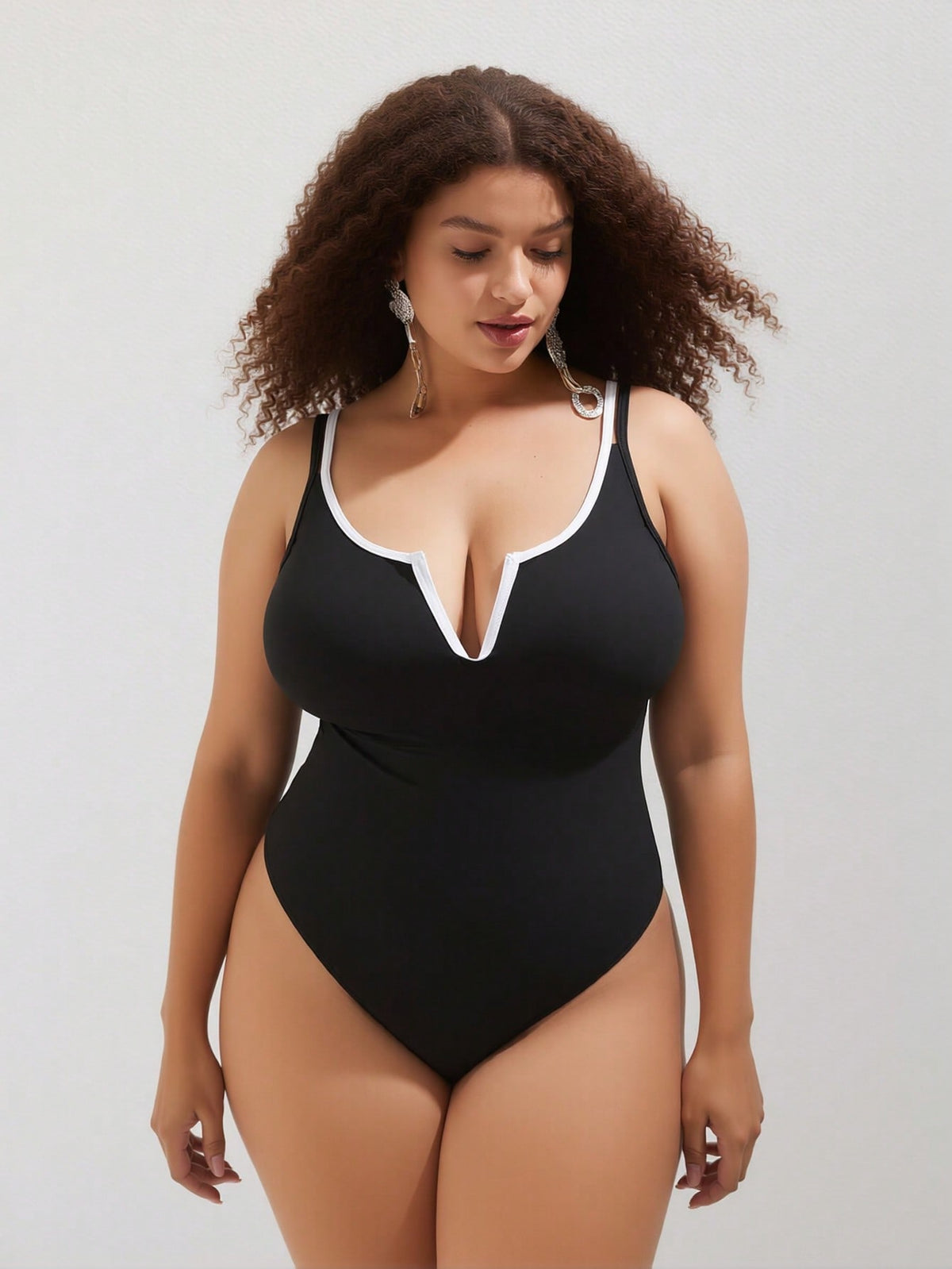 Vacation Style Plus Size One-Piece: Minimalist Black Design For A Timeless Beach Look