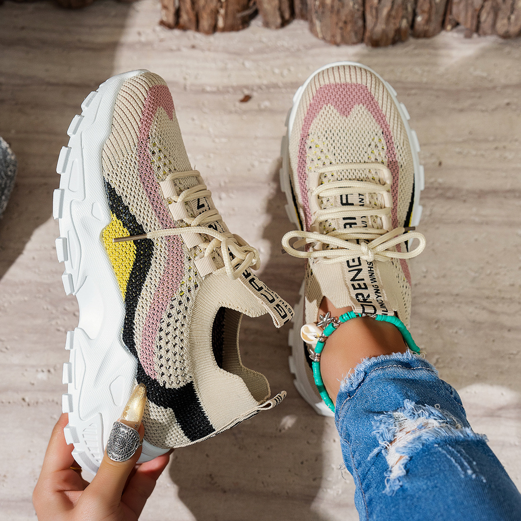Stylish and lightweight soft bottom sports women's casual shoes