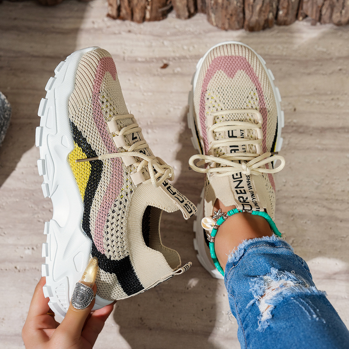 Stylish and lightweight soft bottom sports women's casual shoes
