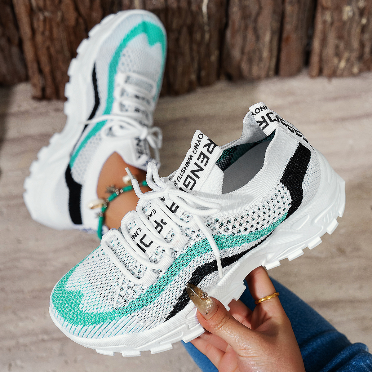 Stylish and lightweight soft bottom sports women's casual shoes